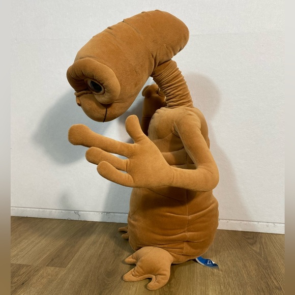 Toys R Us 20th Anniversary Taking E.T. Doll 24” speaks & lights up Large Working - Picture 3 of 11